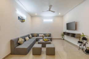 Alaya Stays with Balcony & Hill View - Lake City Heights